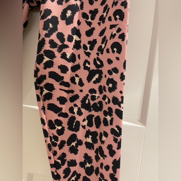 XS Onzie Leopard Print Pants. - Picture 5 of 6